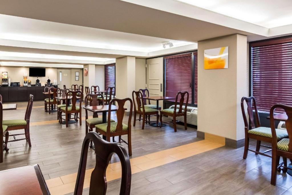 מנסאס Quality Inn מראה חיצוני תמונה