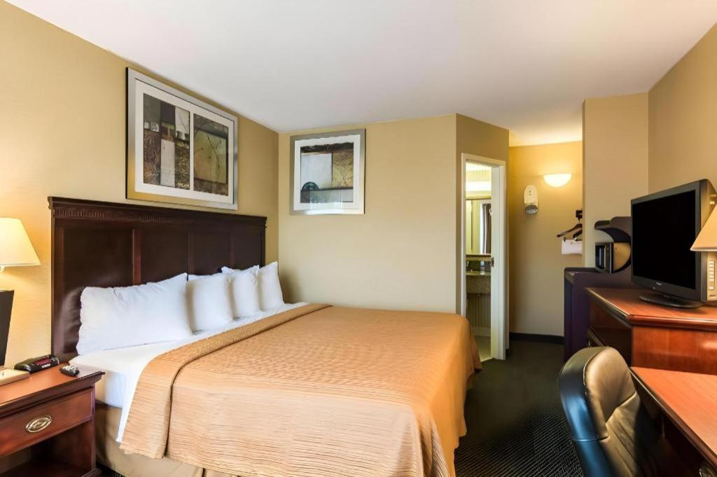 מנסאס Quality Inn מראה חיצוני תמונה