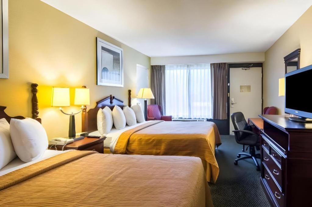 מנסאס Quality Inn מראה חיצוני תמונה