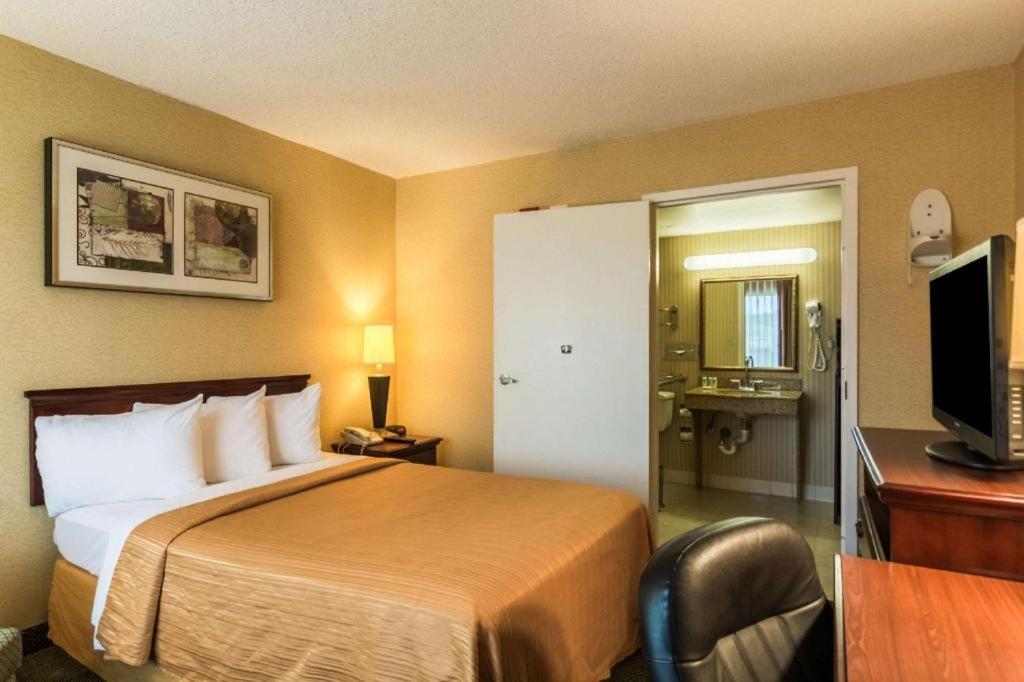 מנסאס Quality Inn מראה חיצוני תמונה