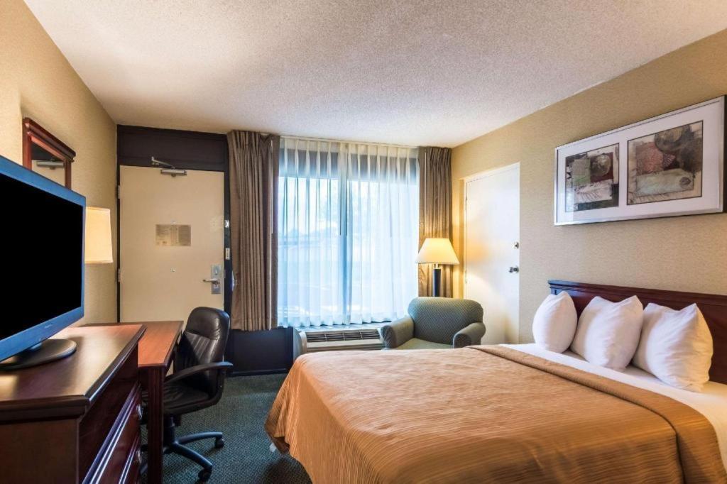 מנסאס Quality Inn מראה חיצוני תמונה