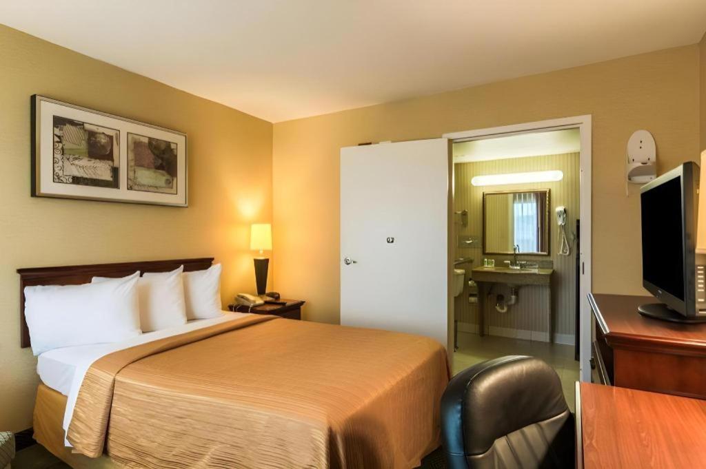 מנסאס Quality Inn מראה חיצוני תמונה