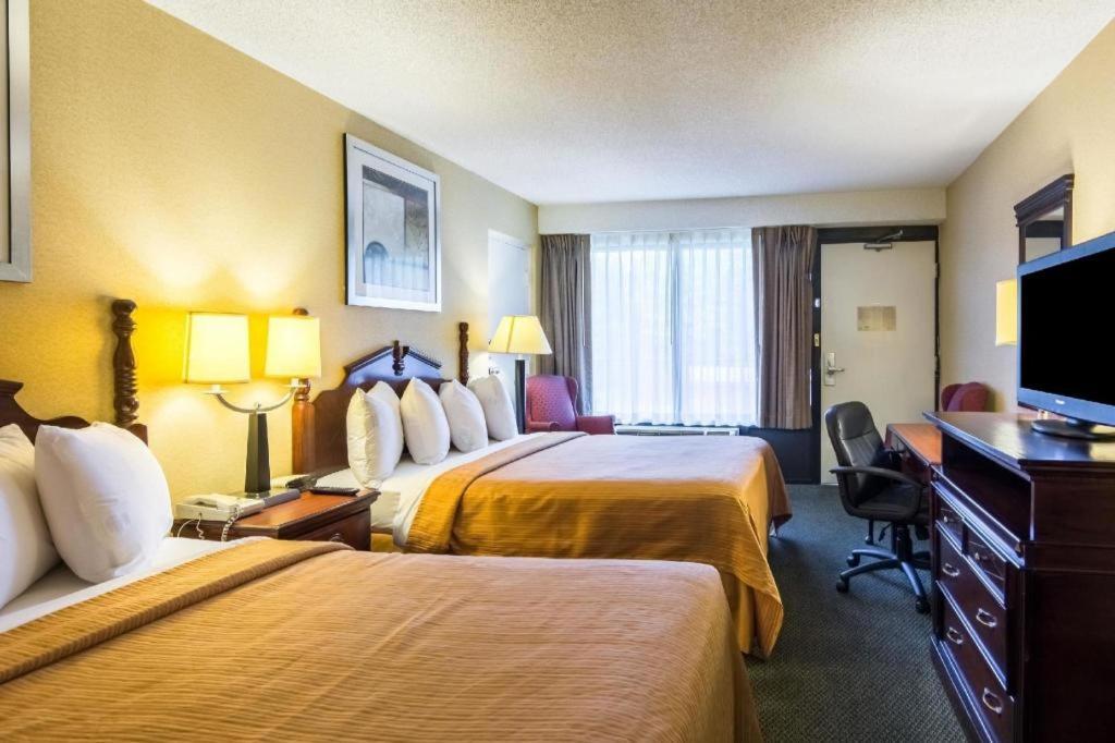 מנסאס Quality Inn מראה חיצוני תמונה