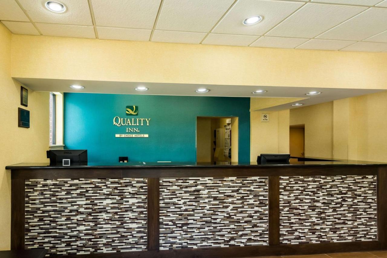 מנסאס Quality Inn מראה חיצוני תמונה